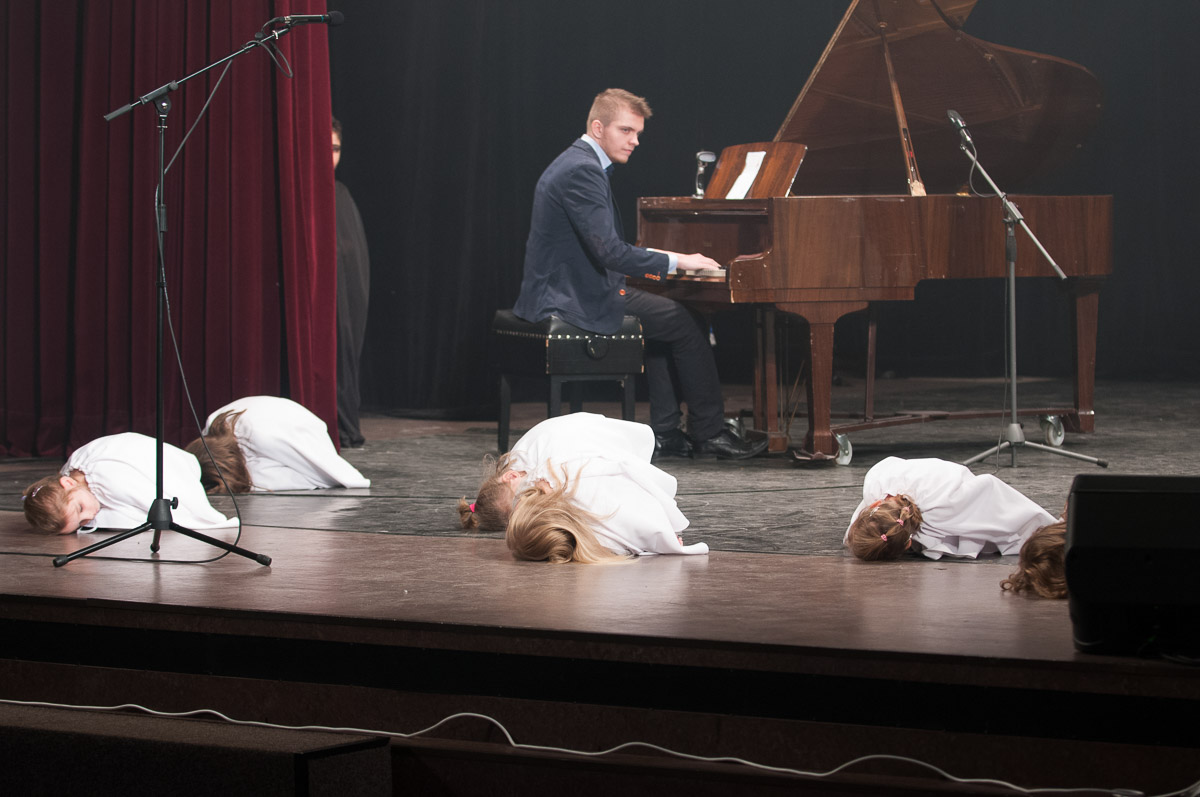 Koncert Vianoce, čas zázrakov. Základná umelecká škola Dubnica nad Váhom.