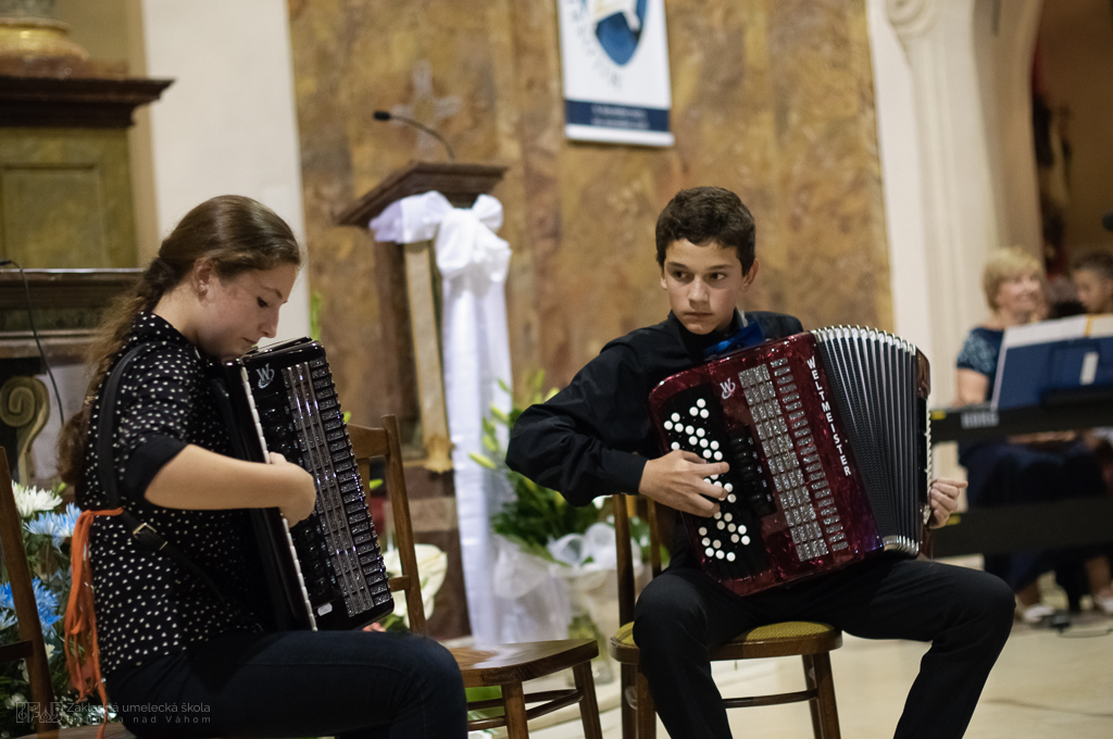 Predvianočný koncert v Kostole sv. Jakuba DUbnica nad Váhom, ZUŠ DUbnica nad Váhom