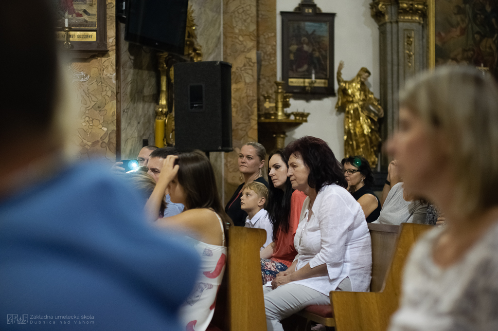 Predvianočný koncert v Kostole sv. Jakuba DUbnica nad Váhom, ZUŠ DUbnica nad Váhom