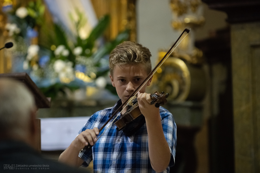 Predvianočný koncert v Kostole sv. Jakuba DUbnica nad Váhom, ZUŠ DUbnica nad Váhom