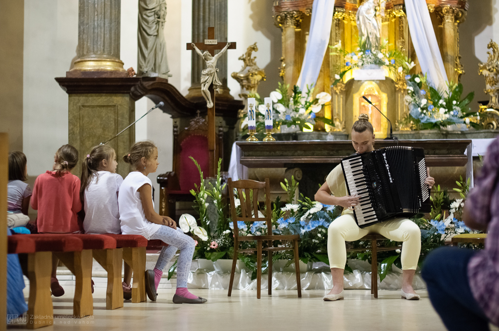 Predvianočný koncert v Kostole sv. Jakuba DUbnica nad Váhom, ZUŠ DUbnica nad Váhom
