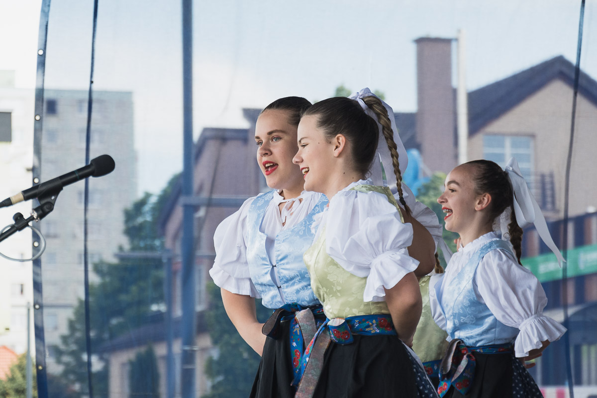 ZUŠ Dubnica nad V8hom_Prvomájový koncert na námestí Matice slovenskej