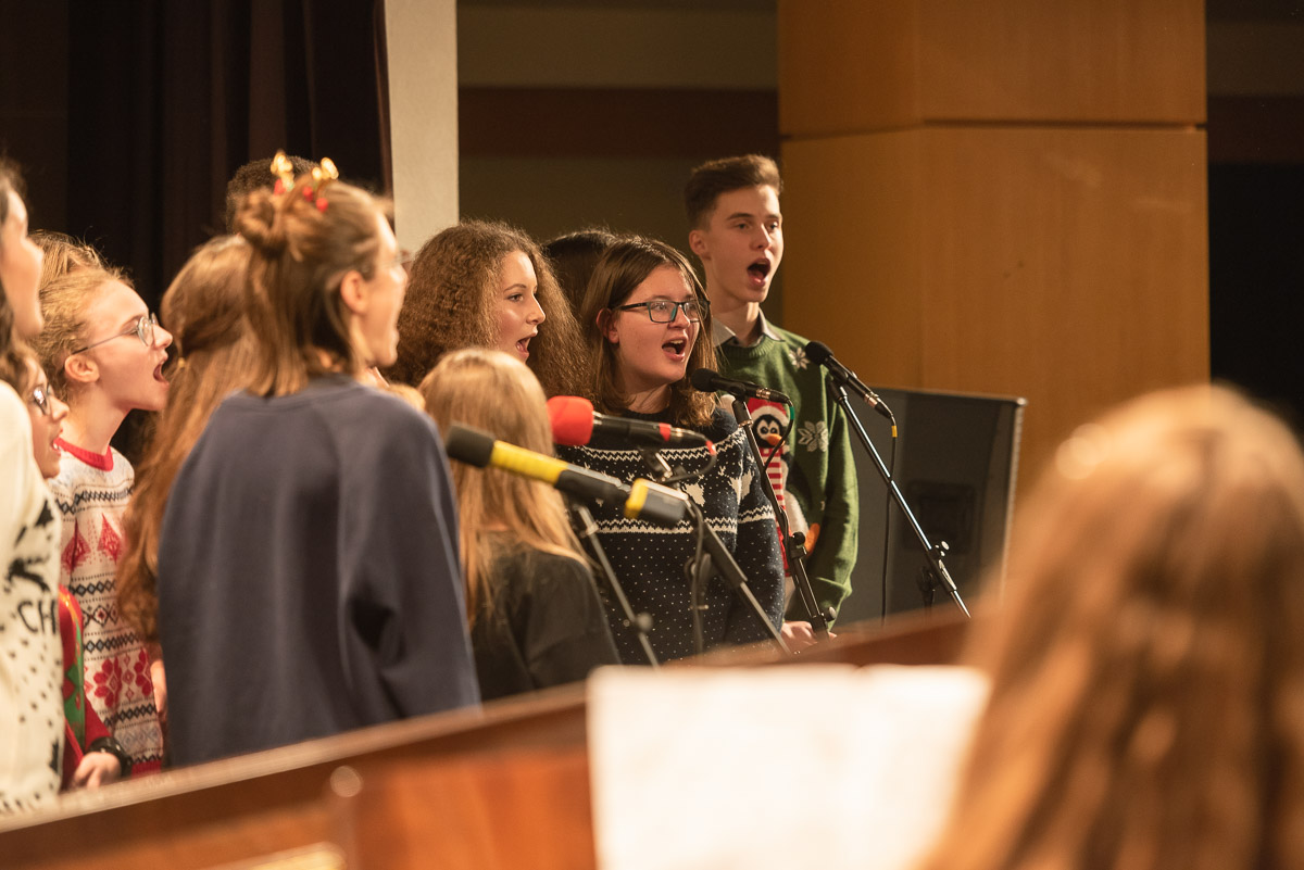 ZUŠ Dubnica nad Váhom. Koncert Anjel Vianoc.