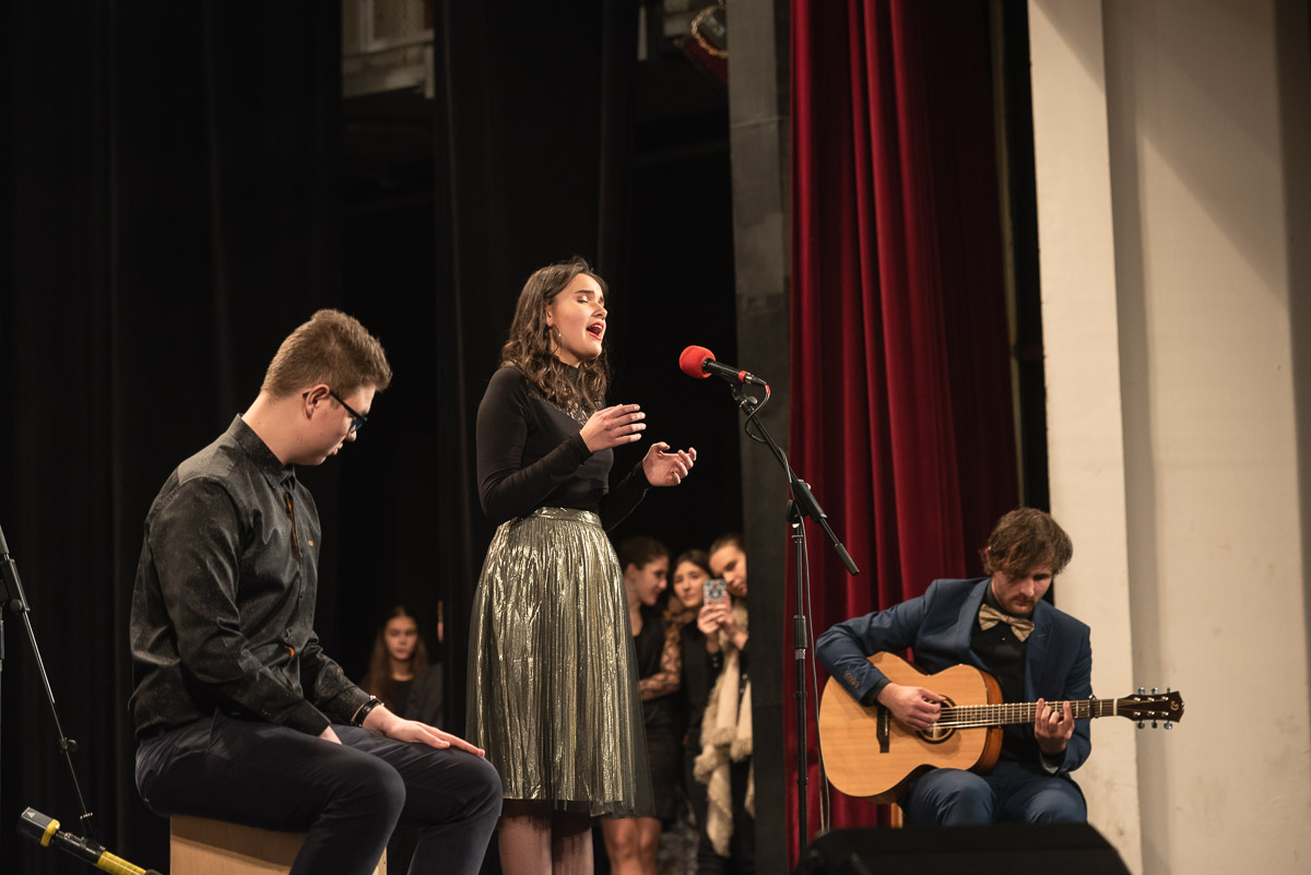 ZUŠ Dubnica nad Váhom. Koncert Anjel Vianoc.