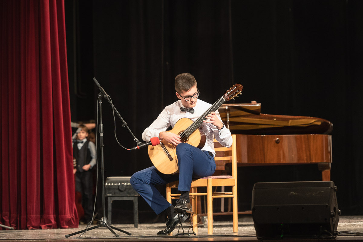 ZUŠ Dubnica nad Váhom. Koncert Anjel Vianoc.