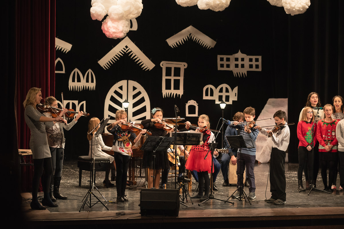 ZUŠ Dubnica nad Váhom. Koncert Anjel Vianoc.