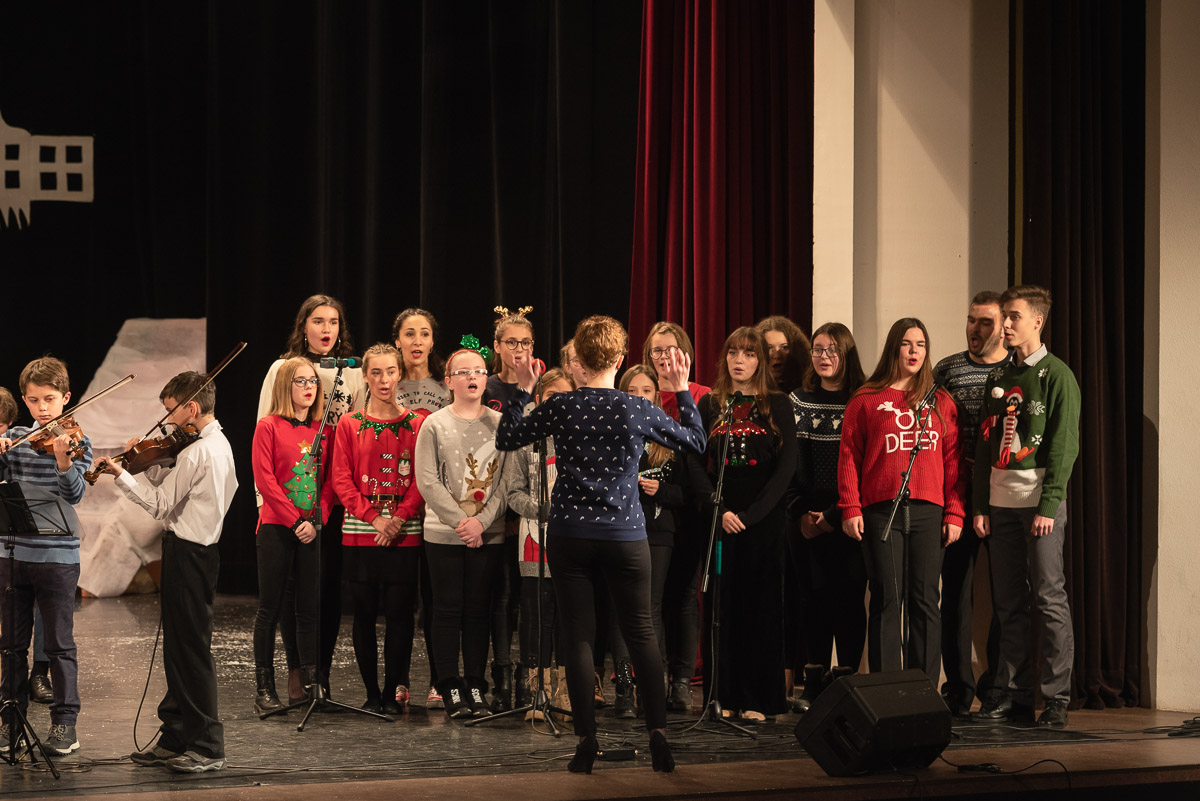 ZUŠ Dubnica nad Váhom. Koncert Anjel Vianoc.