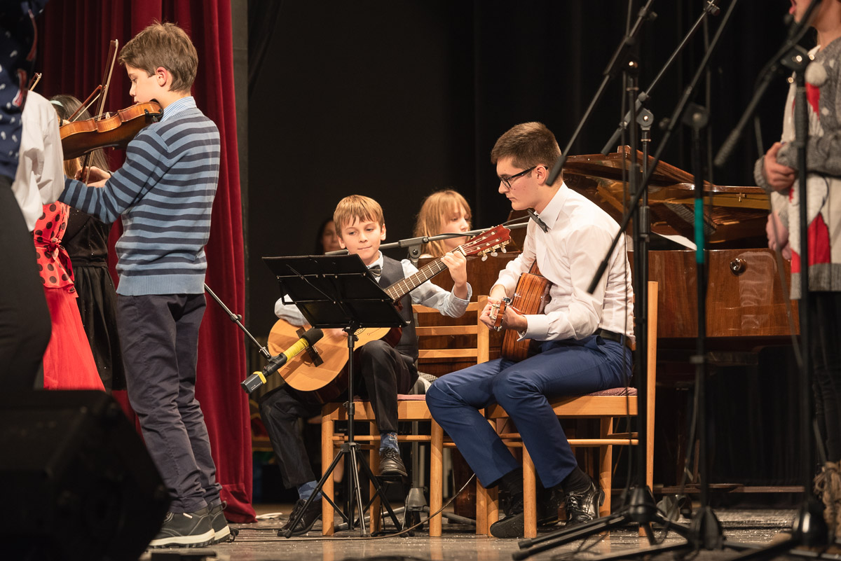 ZUŠ Dubnica nad Váhom. Koncert Anjel Vianoc.