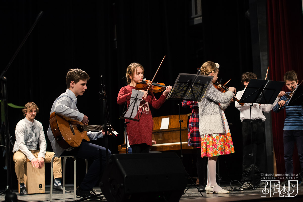 ZUŠ Dubnica nad Váhom. Koncert súborov a súborových telies školy, rok 2019