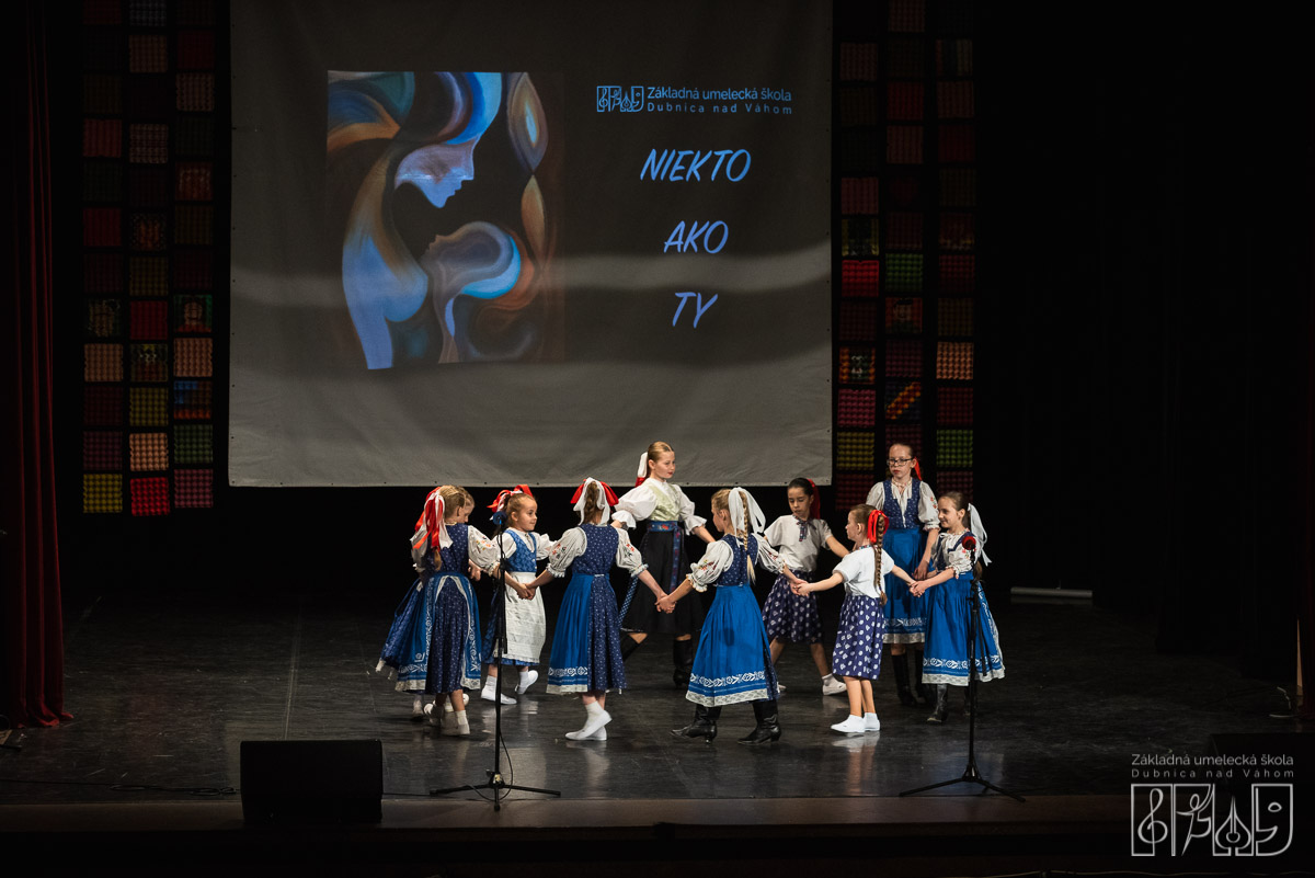 Základná umelecká škola Dubnica nad Váhom. Koncert "Niekto ako ty"