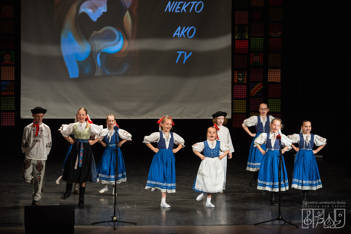 Základná umelecká škola Dubnica nad Váhom. Koncert "Niekto ako ty"