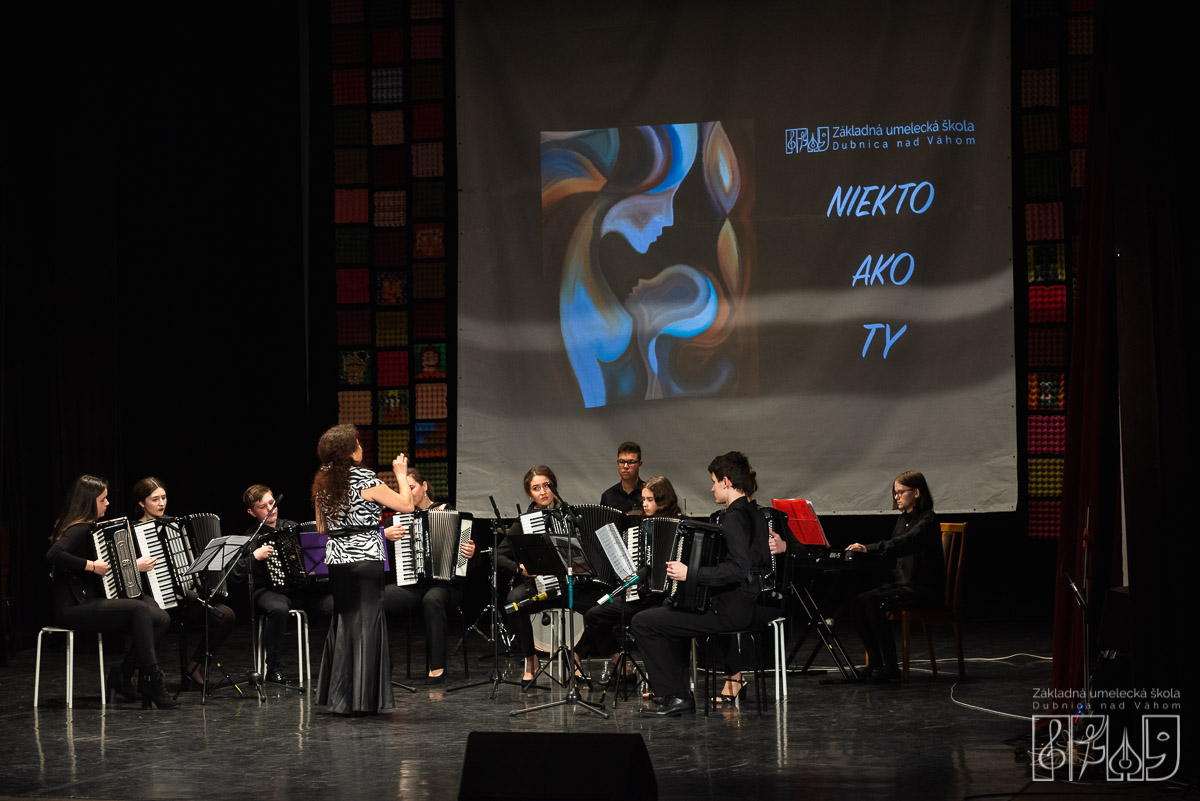 Základná umelecká škola Dubnica nad Váhom. Koncert "Niekto ako ty"