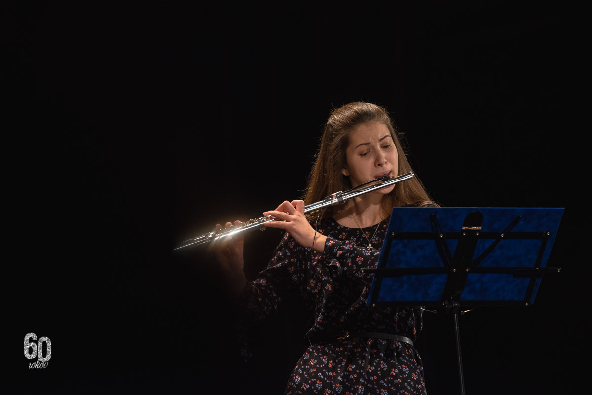 Vianočný koncert Základnej umeleckej školy Dubnica nad Váhom s názvom Rozprávkové Vianoce