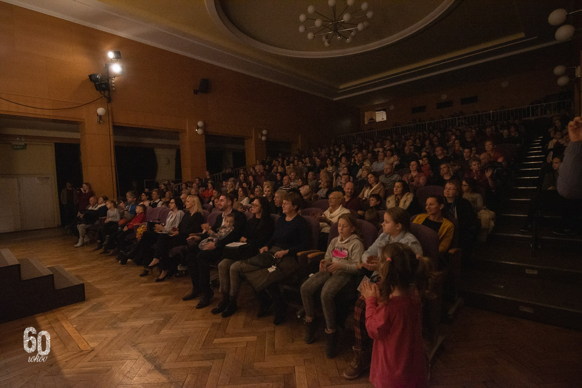 Vianočný koncert Základnej umeleckej školy Dubnica nad Váhom s názvom Rozprávkové Vianoce