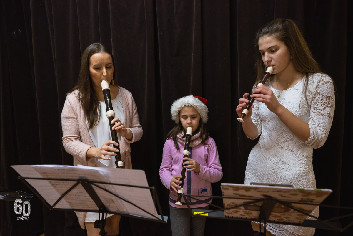 Vianočný koncert Základnej umeleckej školy Dubnica nad Váhom s názvom Rozprávkové Vianoce
