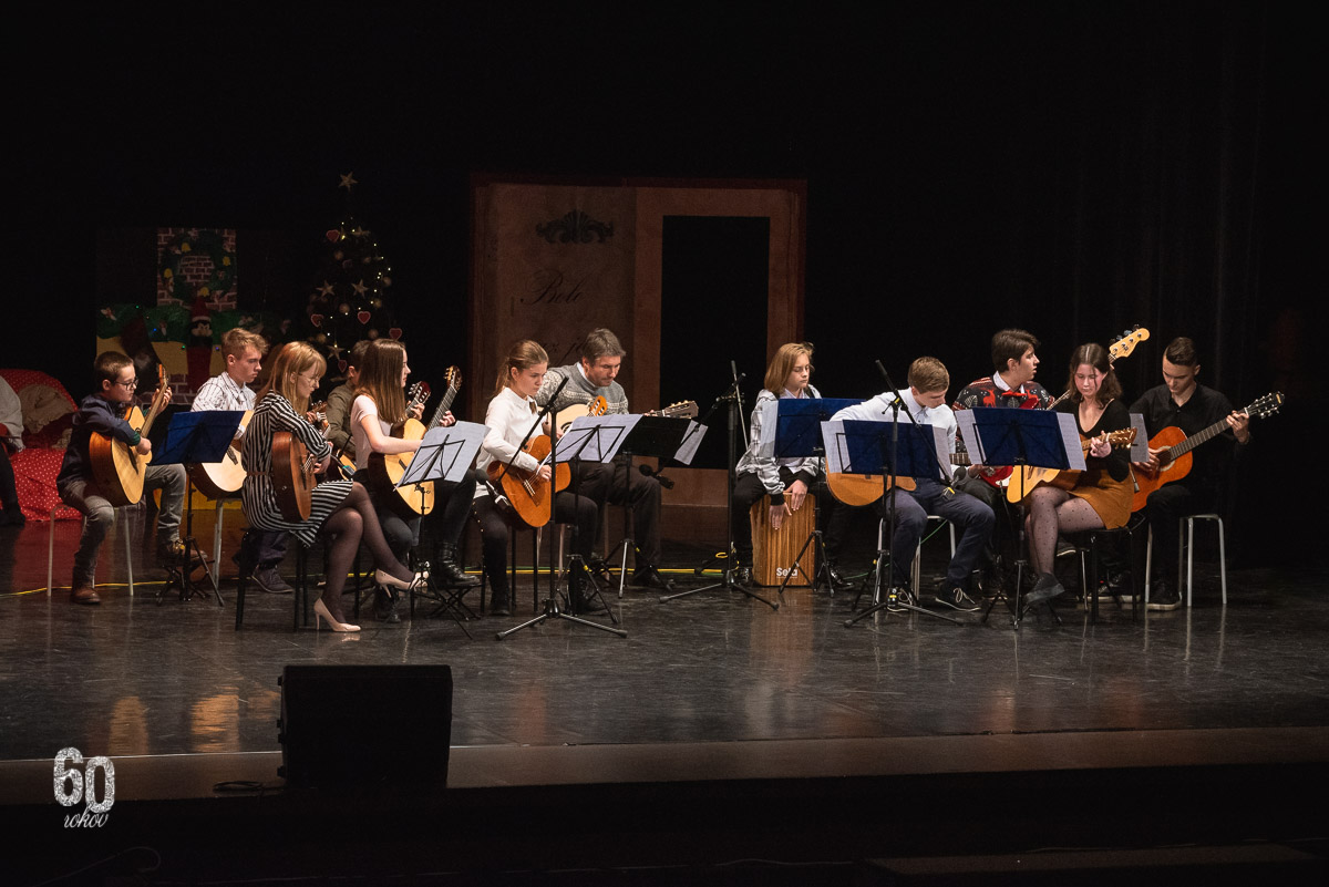 Vianočný koncert Základnej umeleckej školy Dubnica nad Váhom s názvom Rozprávkové Vianoce