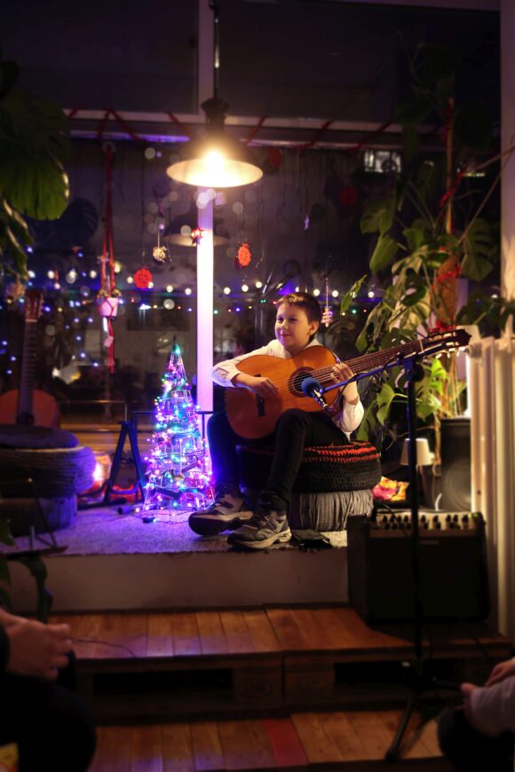 Gitarový koncert v kaviarni 7edmitchka