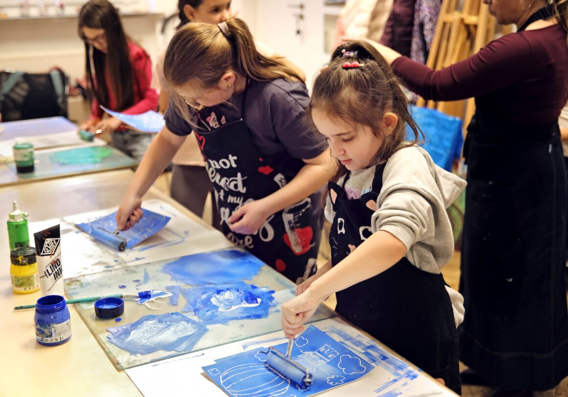 Žiaci z AVO fotili vo výtvarnom ateliéri