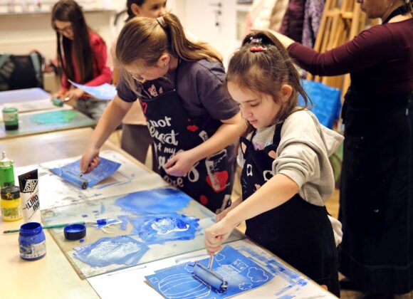 Žiaci z AVO fotili vo výtvarnom ateliéri