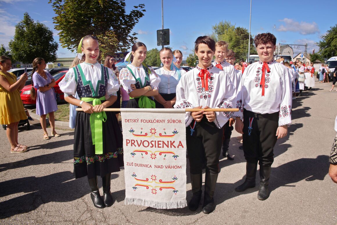 32. Dubnický Folklórny Festival Sprievod našej Prvoseinky