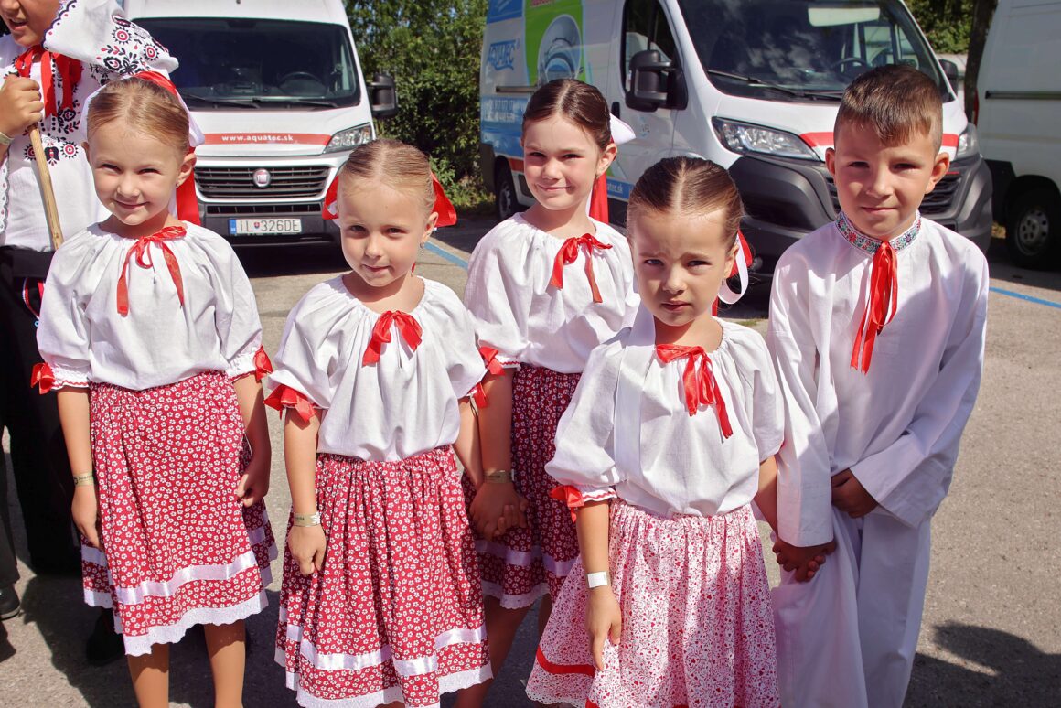 32. Dubnický Folklórny Festival Sprievod našej Prvoseinky