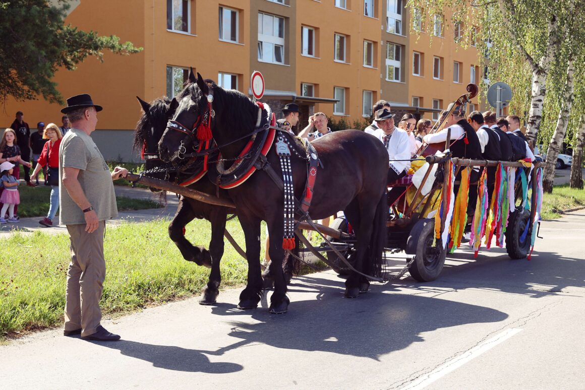 32. Dubnický Folklórny Festival Sprievod našej Prvoseinky