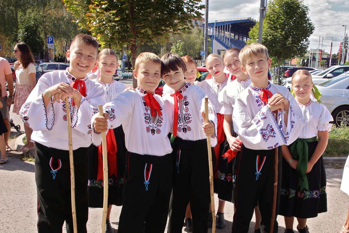 32. Dubnický Folklórny Festival Sprievod našej Prvoseinky