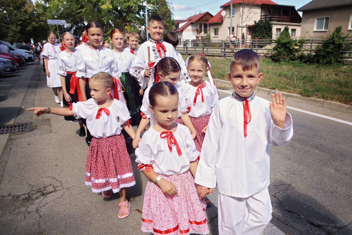 32. Dubnický Folklórny Festival Sprievod našej Prvoseinky