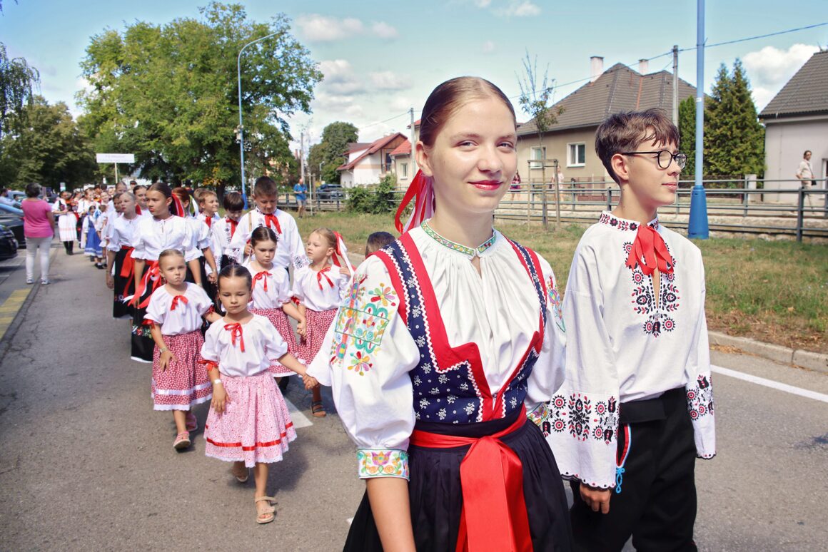 32. Dubnický Folklórny Festival Sprievod našej Prvoseinky