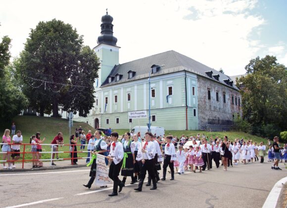 32. Dubnický Folklórny Festival Sprievod našej Prvoseinky