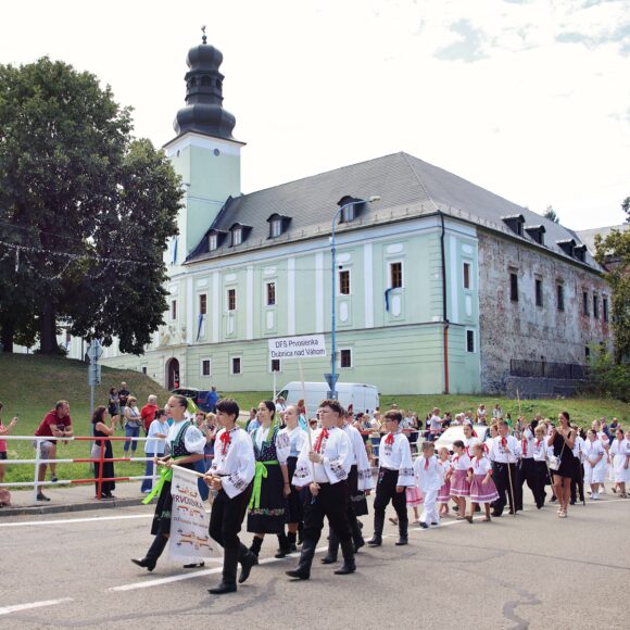 32. Dubnický Folklórny Festival Sprievod našej Prvoseinky