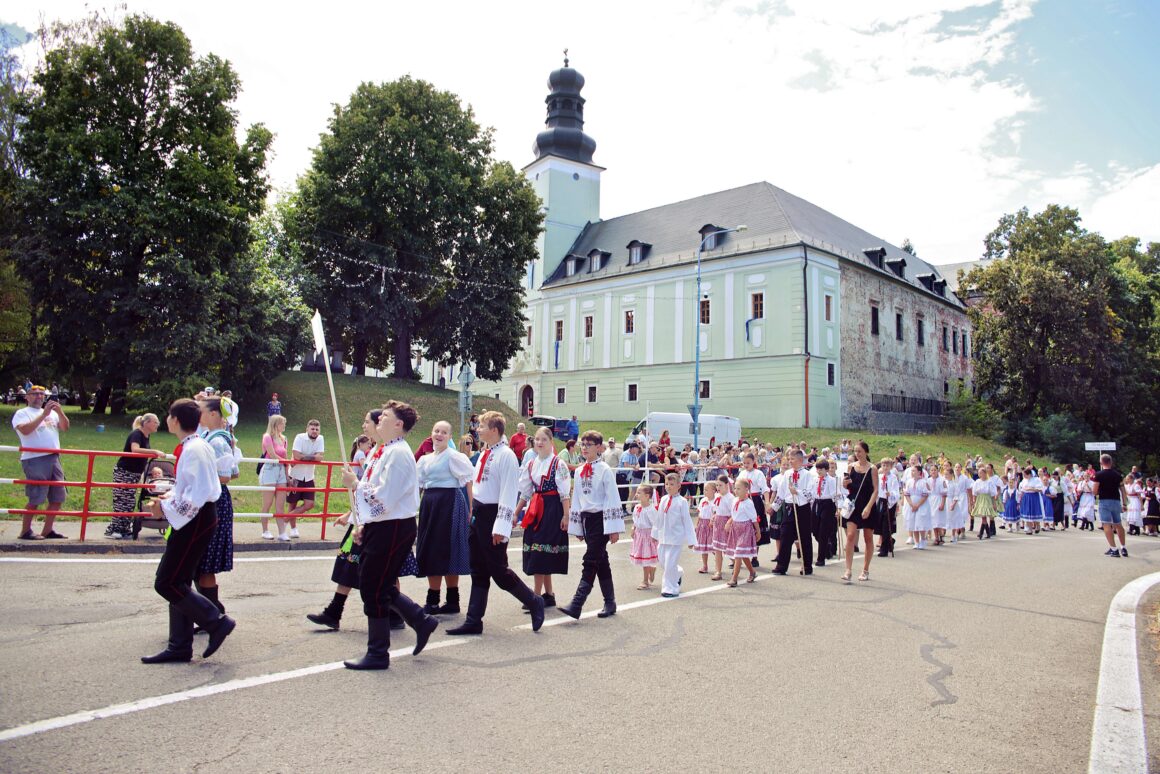 32. Dubnický Folklórny Festival Sprievod našej Prvoseinky