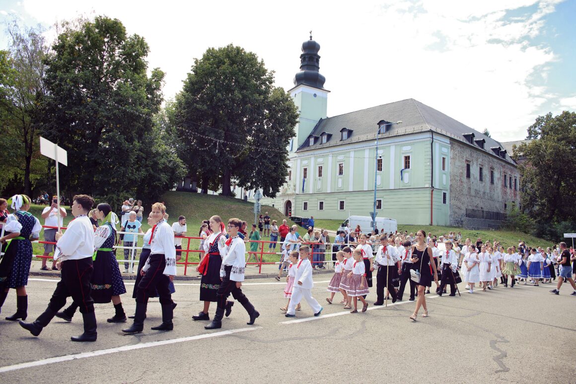 32. Dubnický Folklórny Festival Sprievod našej Prvoseinky