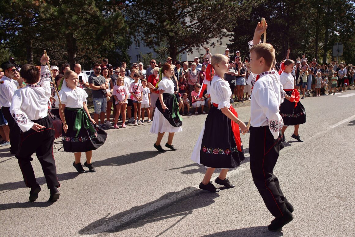 32. Dubnický Folklórny Festival Sprievod našej Prvoseinky