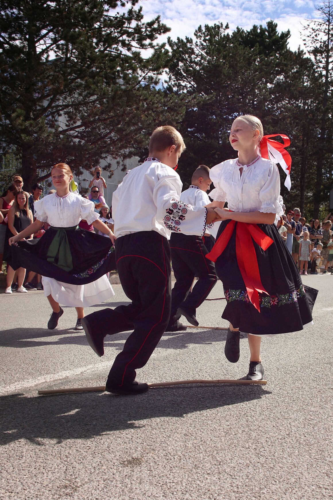 32. Dubnický Folklórny Festival Sprievod našej Prvoseinky