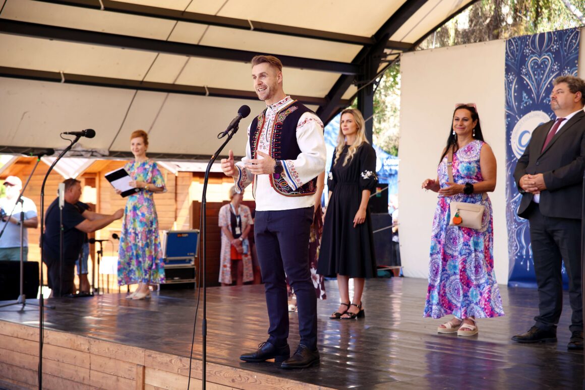 32. Dubnický Folklórny Festival Sprievod našej Prvoseinky