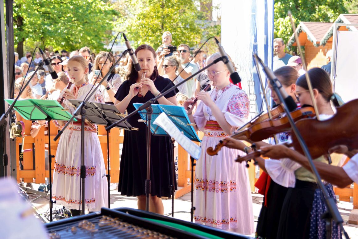 32. Dubnický Folklórny Festival Sprievod našej Prvoseinky