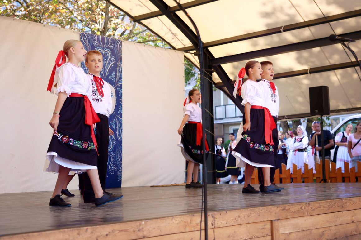 32. Dubnický Folklórny Festival Sprievod našej Prvoseinky