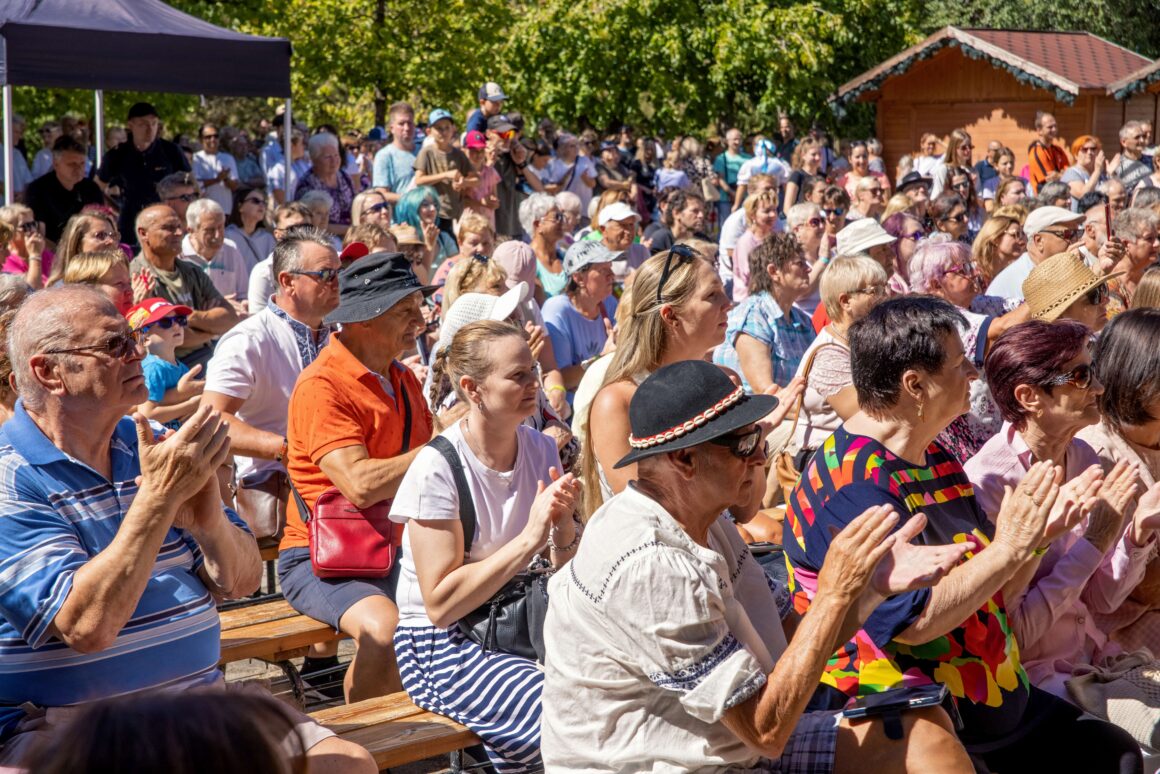 32. Dubnický Folklórny Festival Sprievod našej Prvoseinky
