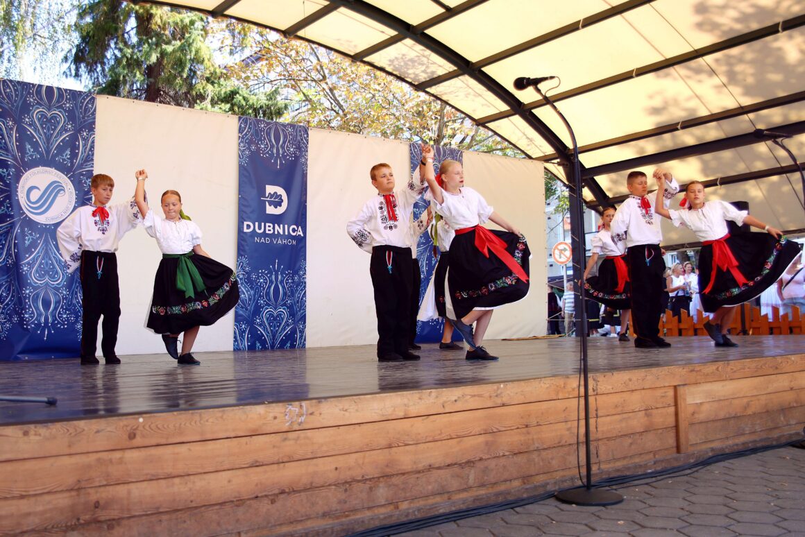 32. Dubnický Folklórny Festival Sprievod našej Prvoseinky