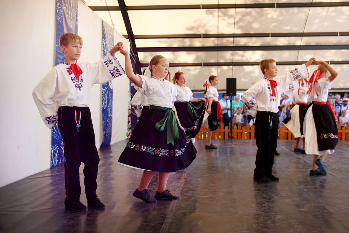 32. Dubnický Folklórny Festival Sprievod našej Prvoseinky