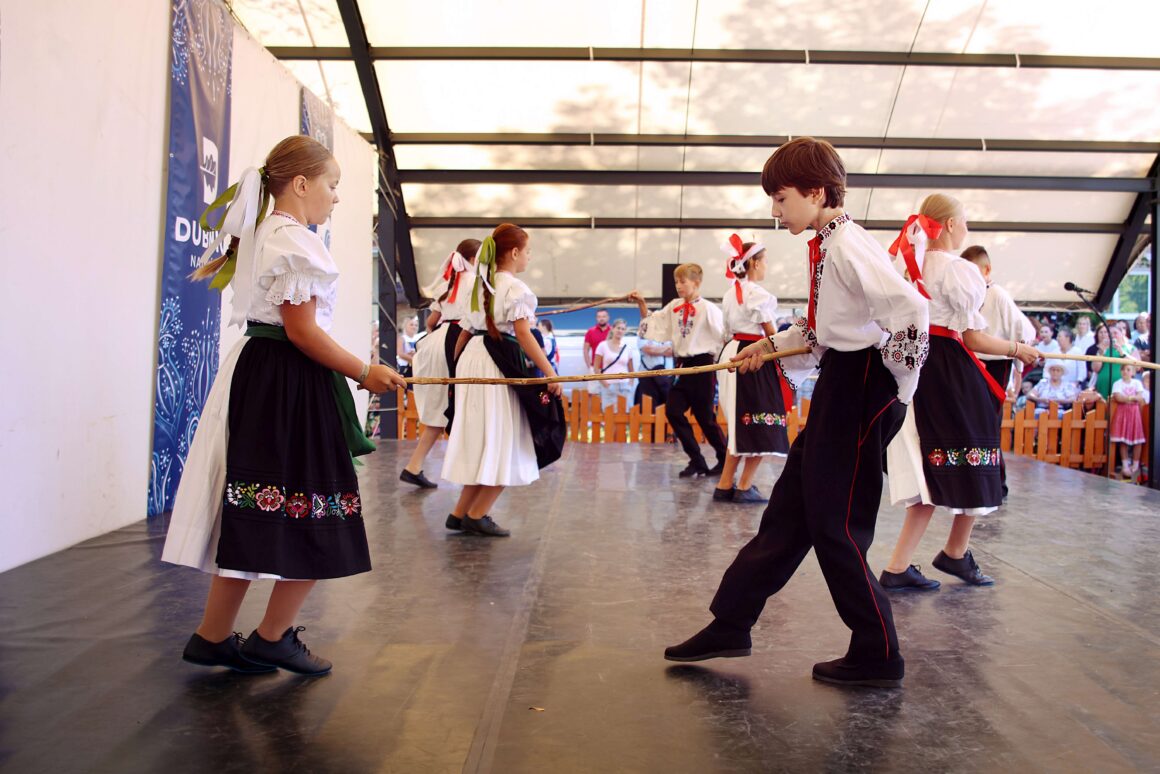 32. Dubnický Folklórny Festival Sprievod našej Prvoseinky