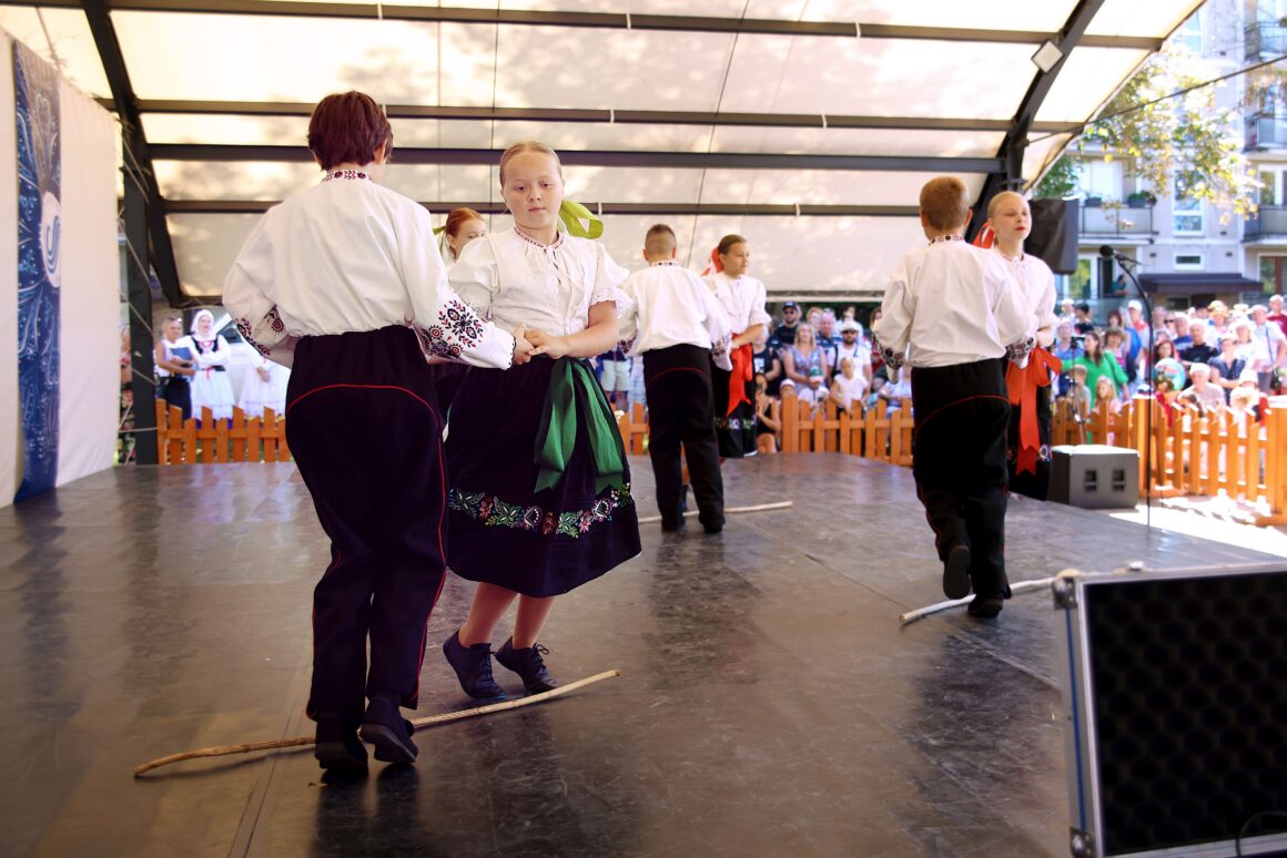 32. Dubnický Folklórny Festival Sprievod našej Prvoseinky