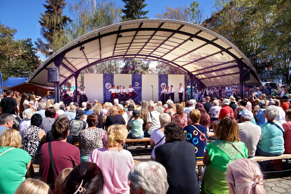 32. Dubnický Folklórny Festival Sprievod našej Prvoseinky