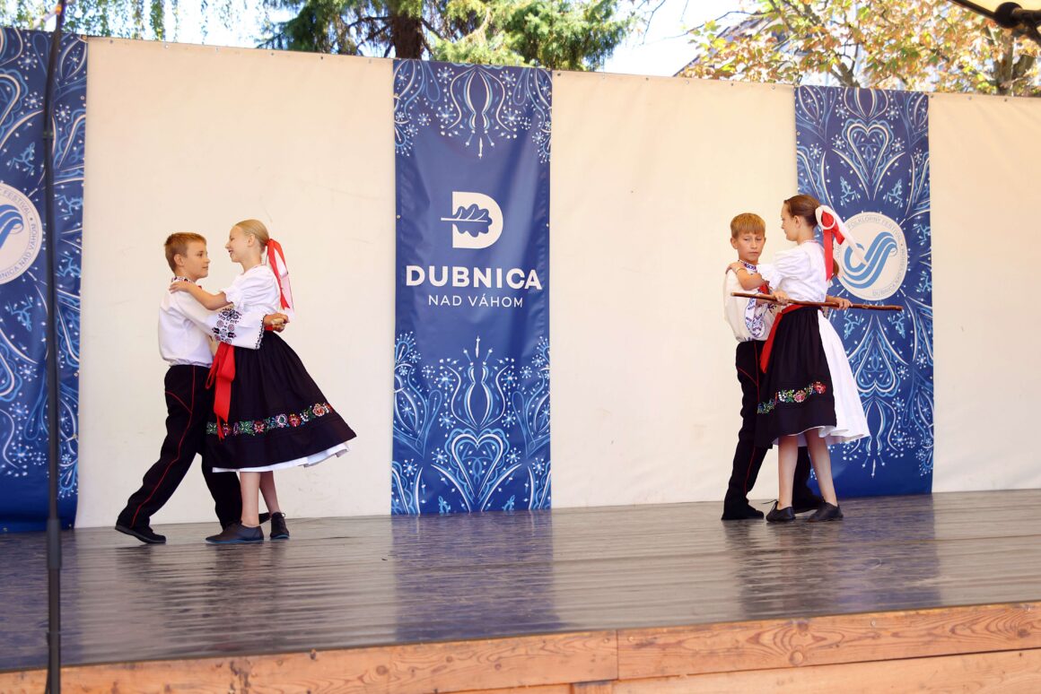 32. Dubnický Folklórny Festival Sprievod našej Prvoseinky