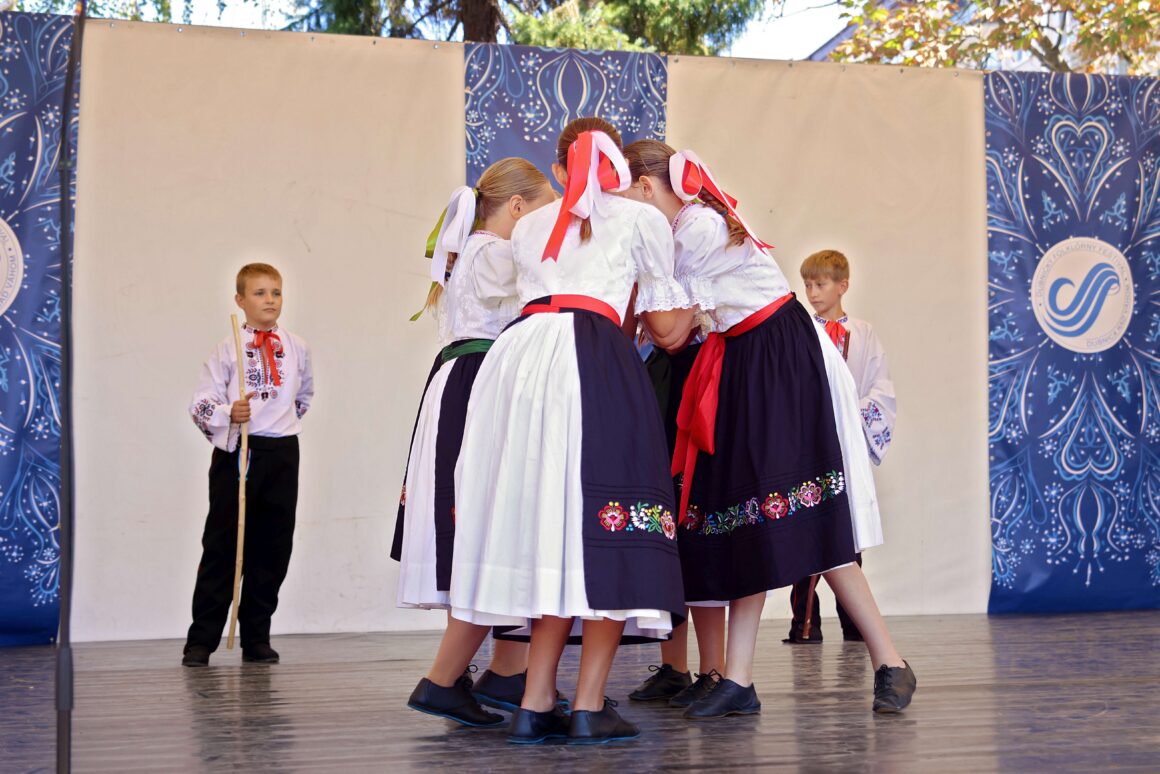 32. Dubnický Folklórny Festival Sprievod našej Prvoseinky