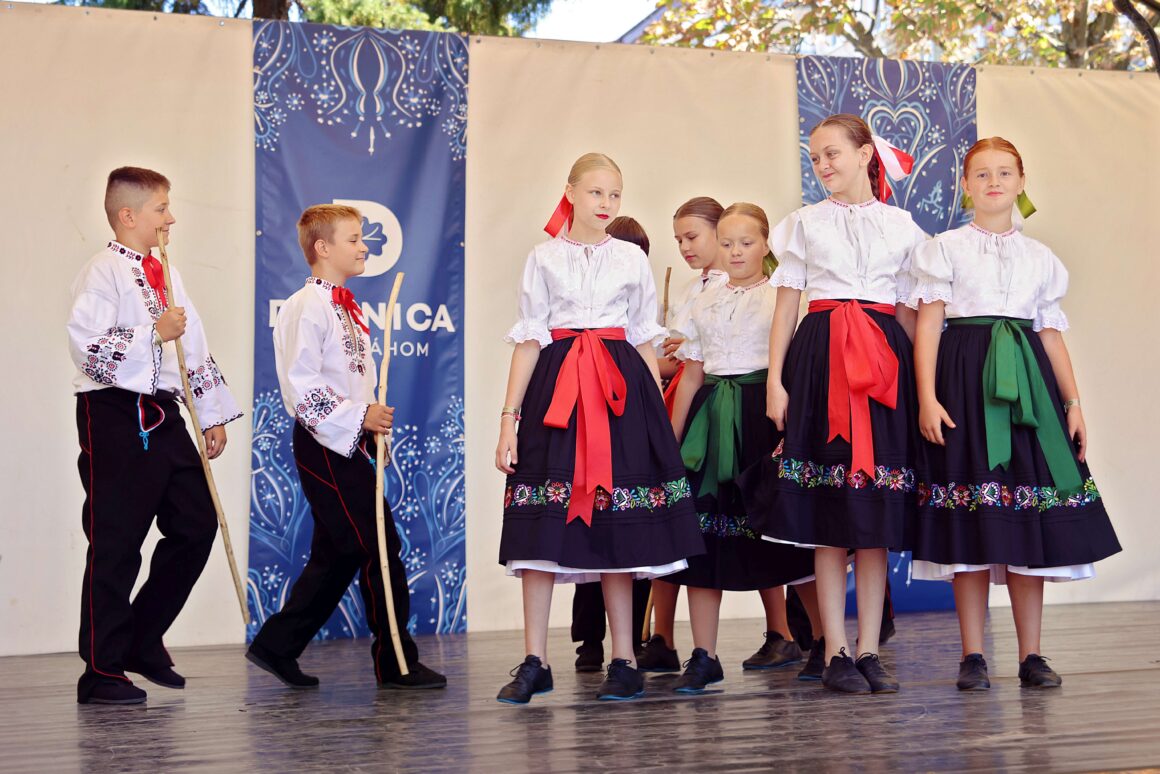 32. Dubnický Folklórny Festival Sprievod našej Prvoseinky