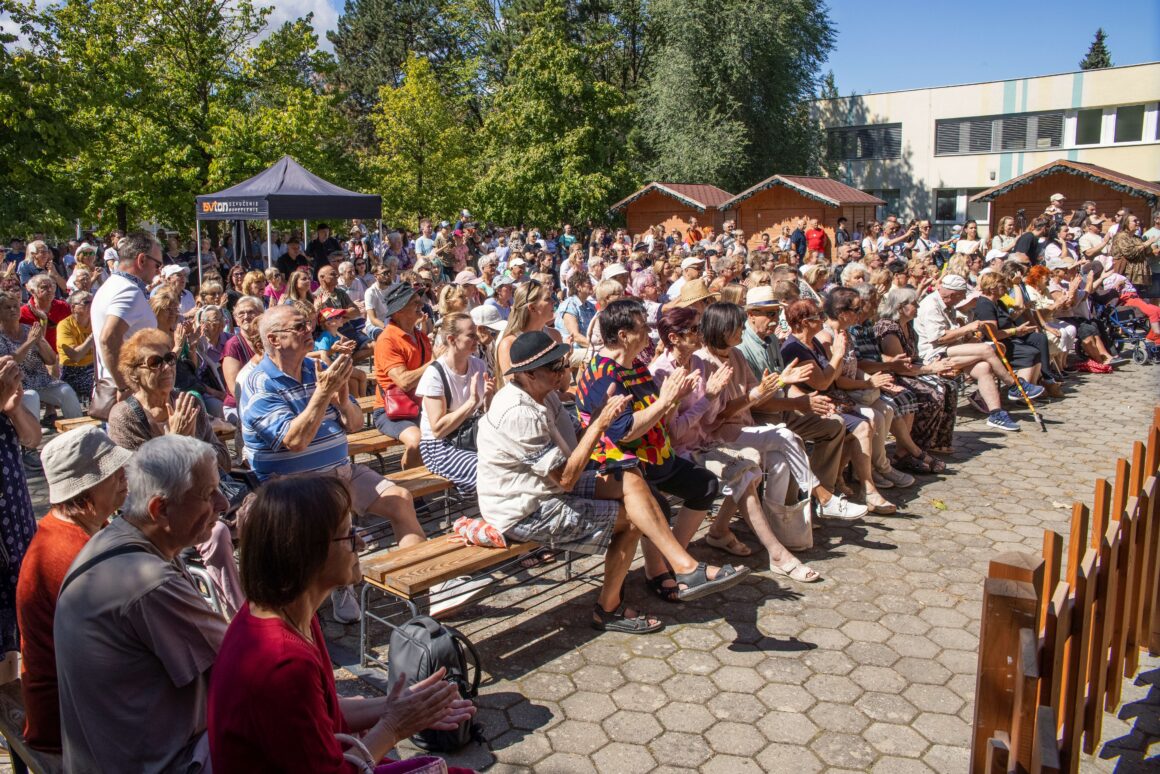 32. Dubnický Folklórny Festival Sprievod našej Prvoseinky